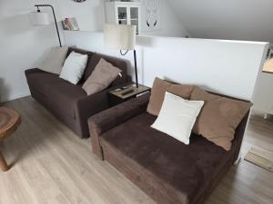 Posezení v ubytování Gîte rural 3 épis "Aux Pieds des Ar'den" - chambre 1 isolée et chambre 2 dans hall de nuit - 34 rue du Château à 5564 Wanlin - 4 adultes et 2 enfants