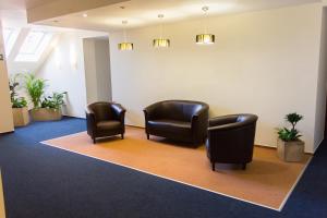 Posezení v ubytování M1 Szekér Csárda Hotel és Étterem