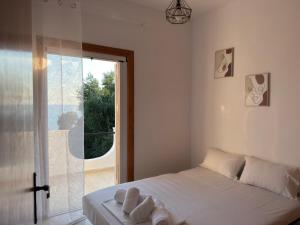 a bedroom with a bed and a large window at Olive House Seaside in Rizá