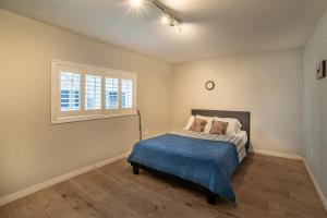 Gallery image of 6 Bedroom Lakefront Main House in Sand Bay in Dillon +45 photos