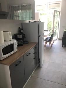 Η κουζίνα ή μικρή κουζίνα στο appt 8 pers tout confort 4