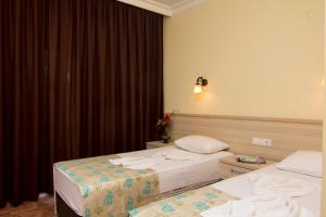Postel nebo postele na pokoji v ubytování Magic Tulip Hotel