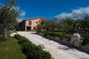 a house with a stone path in front of a house at Casale Filieri in SantʼElia Fiumerapido