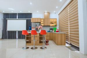 Η κουζίνα ή μικρή κουζίνα στο Newlife Villa Flamingo Hải Tiến