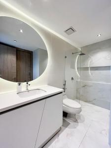 Koupelna v ubytování NEW! Suite,Piscina de lujo, GYM, WiFi, Tv en Guayaquil zona ejecutiva