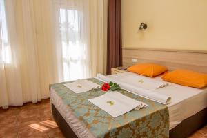 Postel nebo postele na pokoji v ubytování Magic Tulip Hotel