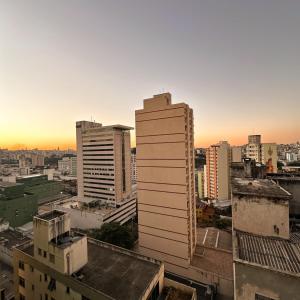 Pemandangan umum bagi Belo Horizonte atau pemandangan bandar yang diambil dari apartmen
