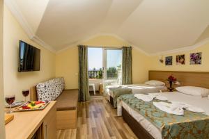 Postel nebo postele na pokoji v ubytování Magic Tulip Hotel