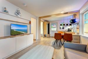 Köök või kööginurk majutusasutuses Dünenhäuser Ückeritz UnserUsedomDe FeWo ca40qm direkt am Strand 4I1 +14 fotot