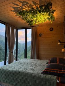 a bedroom with a bed in a room with windows at Pirdapira in Jut'a