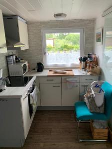 Kuchyň nebo kuchyňský kout v ubytování Zur Schwalbe 8