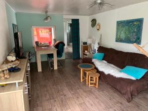 TV a/nebo společenská místnost v ubytování Zur Schwalbe 8