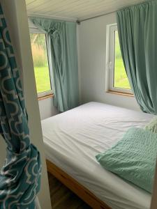 Postel nebo postele na pokoji v ubytování Zur Schwalbe 8 + 6 fotografií