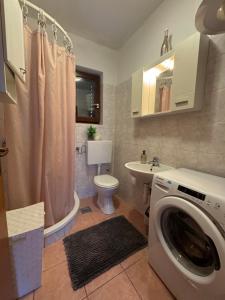 Koupelna v ubytování Apartmani Meri