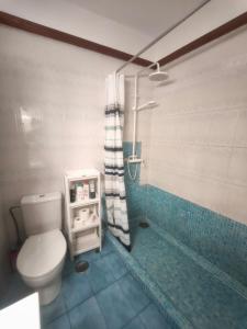 Ένα μπάνιο στο Double Room at Villa Lila