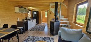 Kuchyň nebo kuchyňský kout v ubytování Domek Wypoczynkowy W Brajnikach