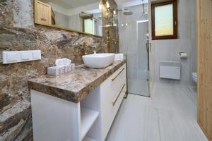 Ένα μπάνιο στο Perła I, Jaworki +11 φωτογραφίες