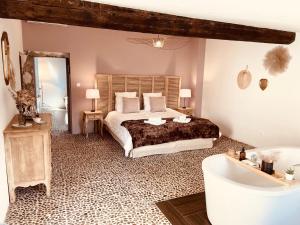 Postel nebo postele na pokoji v ubytování B&B Temps Suspendu Provence