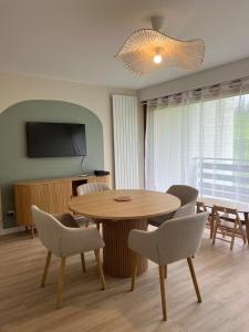 TV a/nebo společenská místnost v ubytování Appartement La Dole et Sens Au pied des pistes