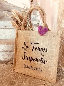 Certifikát, hodnocení, plakát nebo jiný dokument vystavený v ubytování B&B Temps Suspendu Provence