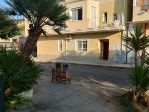 a bench in the street in front of a building at Agorà 1 in Parghelia