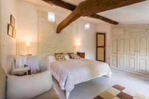 a bedroom with a white bed with two pillows at vaquero casa rural alquiler completo in Abiada