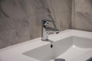 Un baño de Paxos In Square Studio Poseidon