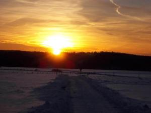 Blick auf den Sonnenuntergang/Sonnenaufgang von der Ferienwohnung aus oder aus der Nähe
