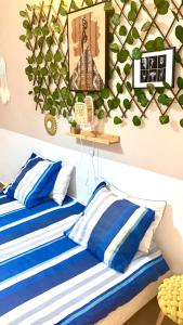 two beds with blue and white pillows in a room at Belle maison familiale spacieuse à Dakar Sénégal HOME TERANGA in Dakar