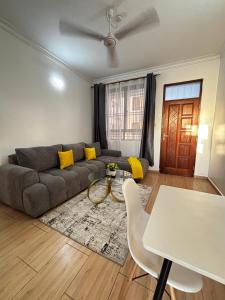 Posezení v ubytování Lavish 2 bedroom apartment Bamburi off JCC Rd