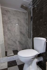Un baño de Paxos In Square Studio Poseidon