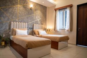 Giường trong phòng chung tại Golden Yug Resort by SS +27 ảnh