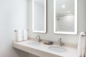 Ein Badezimmer in der Unterkunft Bayside Villas by Islander Resort