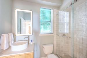 Ein Badezimmer in der Unterkunft Bayside Villas by Islander Resort