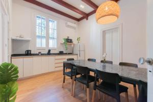 a kitchen and dining room with a table and chairs at Fliphaus Mansion Paz A 10 pax Deluxe House Belgrano in Buenos Aires