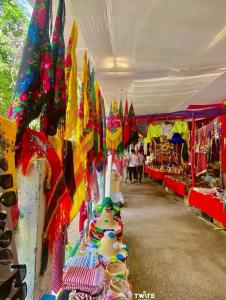 a market filled with lots of different types of merchandise at دوار المروج بوعادل تاونات in Taounate