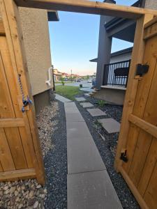 Fotografie z fotogalerie ubytování The Peaceful Lower Loft v destinaci Winnipeg