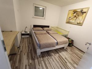 Postel nebo postele na pokoji v ubytování Heart of Strunjan Apartments AL