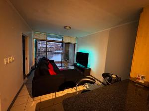 TV a/nebo společenská místnost v ubytování Lakeside 2 Bedroom Apartment
