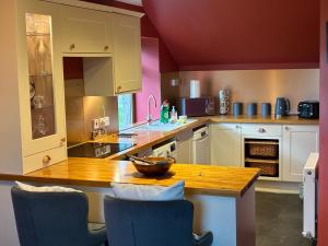 Η κουζίνα ή μικρή κουζίνα στο Cottage Farmhouse +24 φωτογραφίες