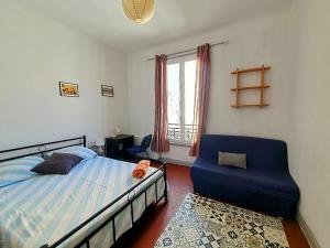 Postel nebo postele na pokoji v ubytování Appartement plages Juan les Pins climatisé 3 pièces
