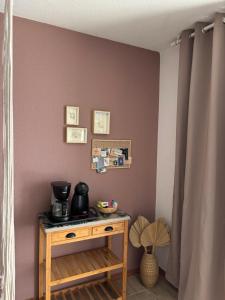 Set per la preparazione di tè e caffè presso Kay Louisette