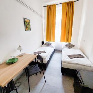 Ένα ή περισσότερα κρεβάτια σε δωμάτιο στο Cute room D2 Prague 7