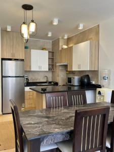 Kuchyň nebo kuchyňský kout v ubytování Chalet in il monte galala for a relaxing vacation