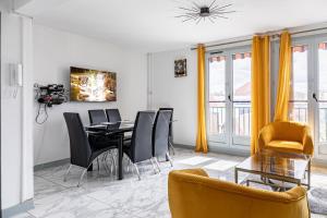 Μια τηλεόραση ή/και κέντρο ψυχαγωγίας στο Spacieux et lumineux appartement refait à neuf, Bords de Marne et proche Paris