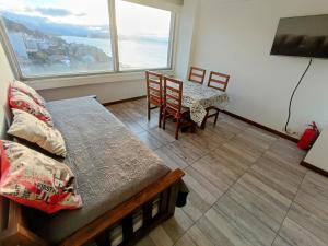 Una televisión o centro de entretenimiento en Apartamento Bariloche Center
