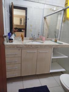 a bathroom with a sink and a mirror at Chalé na praia in Nísia Floresta