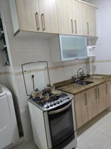 Η κουζίνα ή μικρή κουζίνα στο Aconchego Carioca