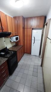 Η κουζίνα ή μικρή κουζίνα στο Departamento 2 dormitorios en Mar del Plata +9 φωτογραφίες