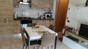 Kuchyň nebo kuchyňský kout v ubytování Apartment Artemisia - Cantù Centro + 6 fotografií